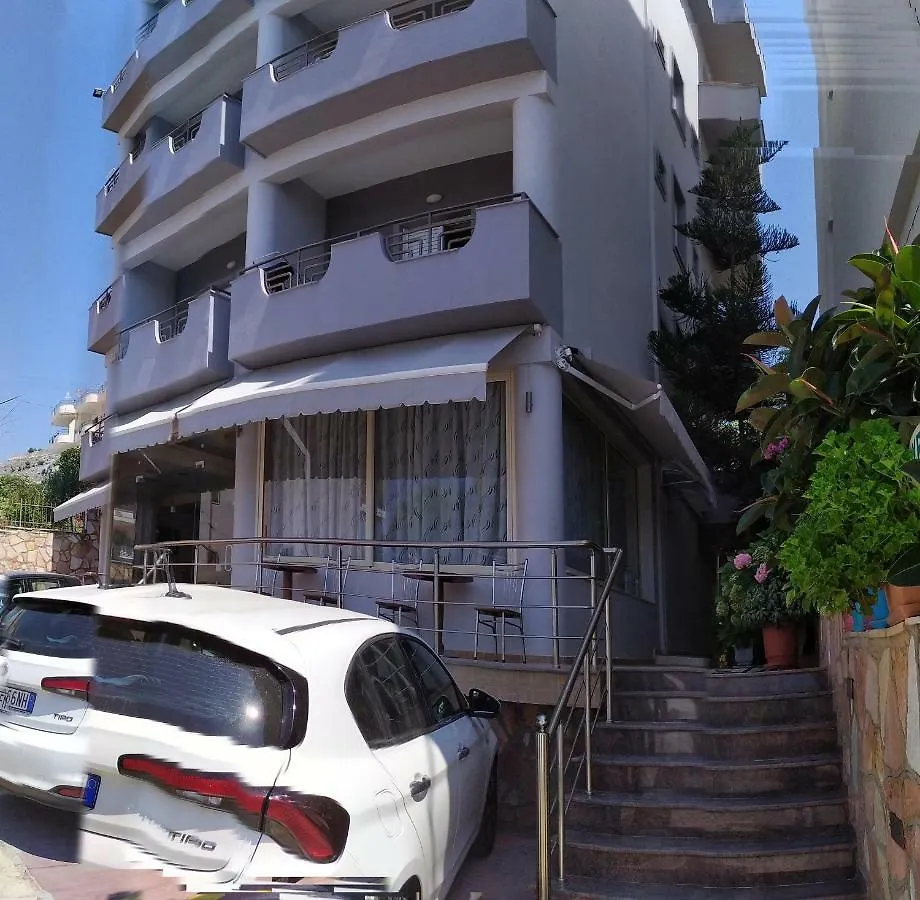 Hotel Chicago Sarandë 3*,