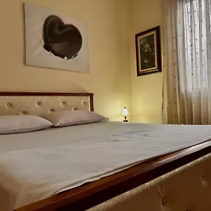 https://delux-apartament.hotels-in-tirana.com